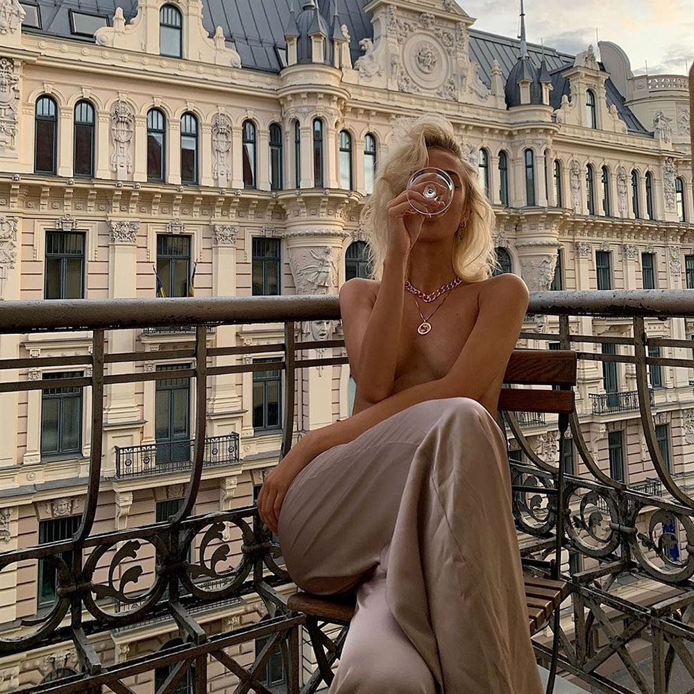 Escort-leisure-with-escort-model-for-man